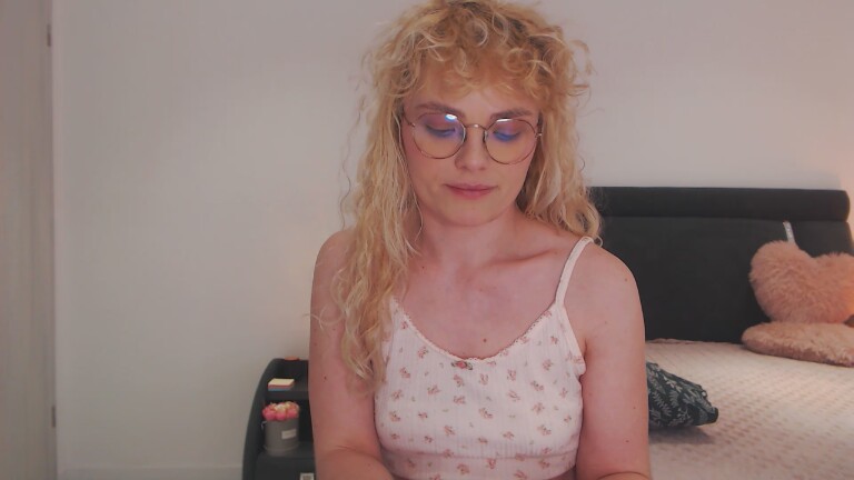 EVYE's Streamate show and profile