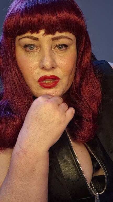 TheDevineMissDeviant's Streamate show and profile