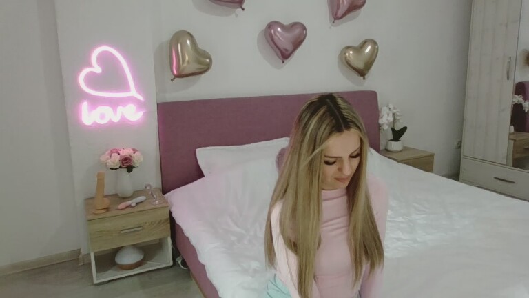 EMYILIA's Streamate show and profile