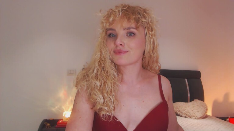 EVYE's Streamate show and profile