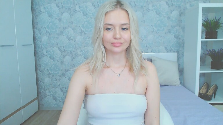 Lindy18's Streamate show and profile